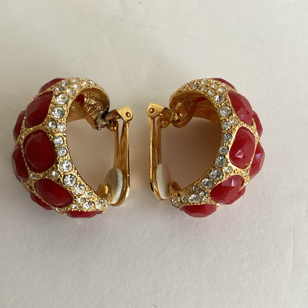 Kenneth Jay Lane KJL Clip Earrings Cabochon Cluster Mosaic Dome Gold Red (flaw)